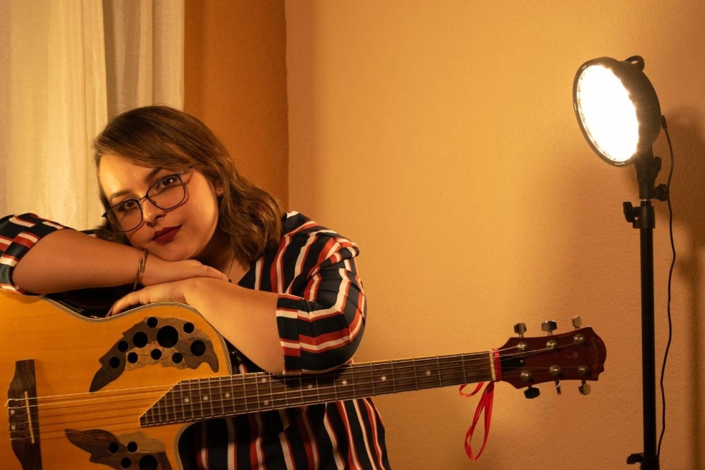 Artista salvadoreña le canta al padre Rutilio Grande