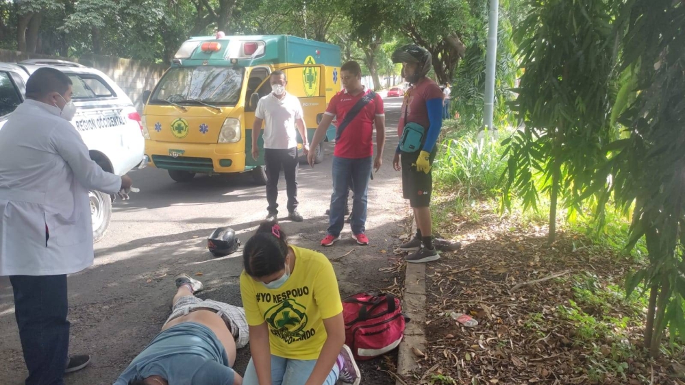 Motociclista muere al impactar contra un árbol en Santa Ana