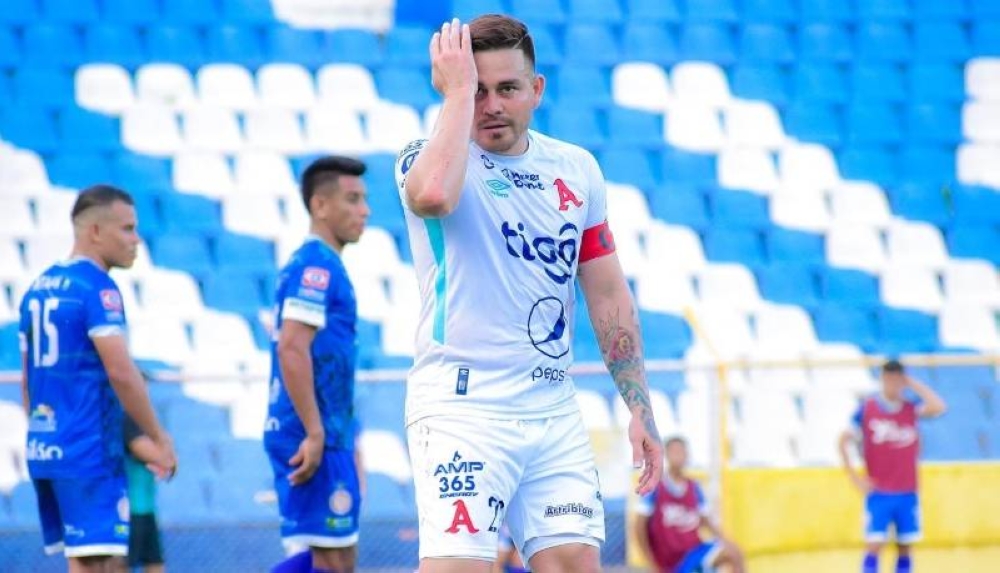 Águila vence “in extremis” a Platense y Alianza rescata un empate ante ...