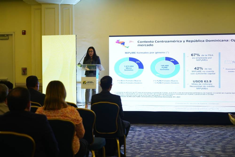 IFC y FEDECRÉDITO promoverán equidad de género en El Salvador