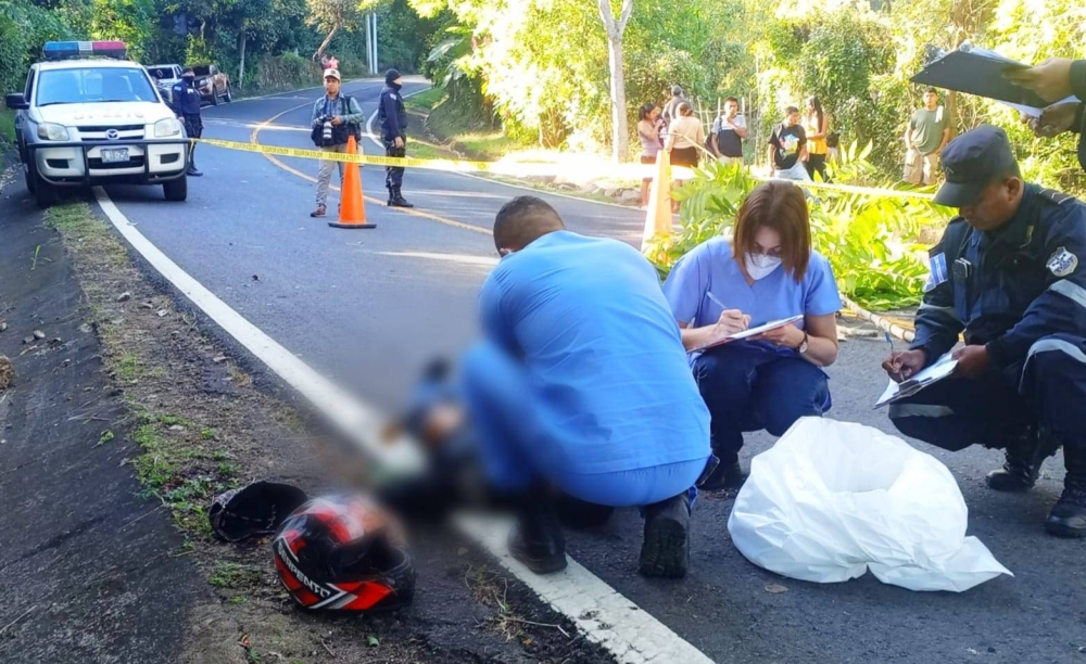 Motociclista muere en accidente camino a su trabajo tras chocar contra ...