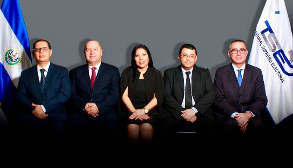 Cuatro de cinco magistrados del TSE cumplirían resolución de reelección
