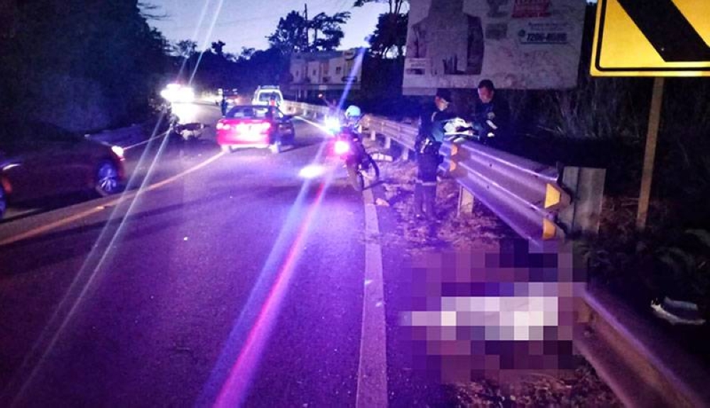 Motociclista muere al impactar con valla publicitaria en Santa Ana