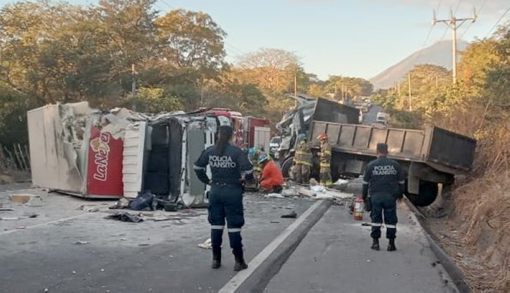 Un muerto y dos heridos deja aparatoso choque en San Miguel