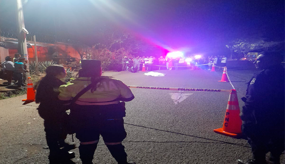 Muere acompañante de motociclista en Santa Ana tras ser impactada por ...