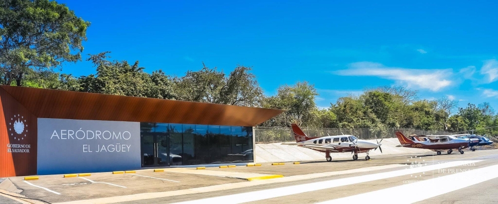 Vista del aeródromo frente al Golfo de Fonseca. / Cortesía de la secretaría de prensa de la Presidencia.