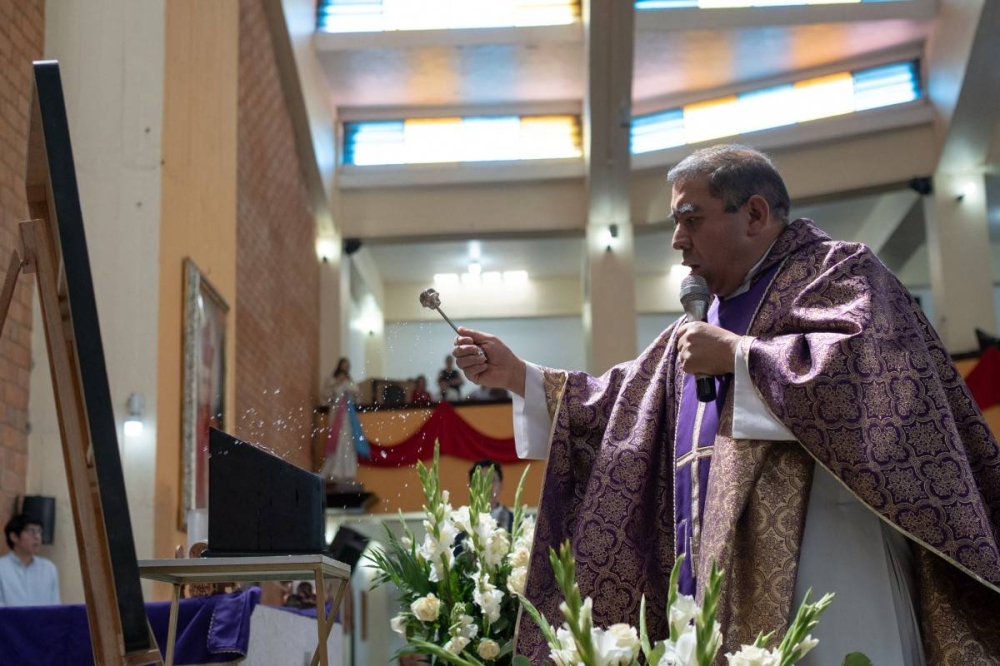 Bendición de las cenizas. Photo by VICTORIA RAZO / AFP