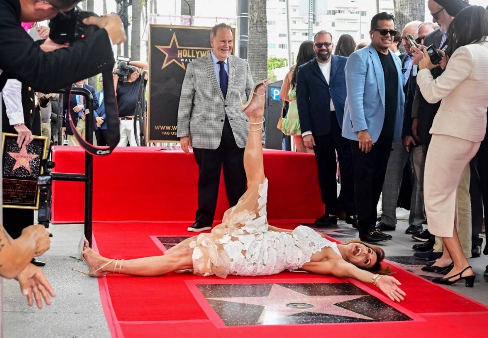 Los veteranos Lili Estefan y Raúl de Molina. Photo by Unique Nicole / GETTY IMAGES NORTH AMERICA / Getty Images via AFP