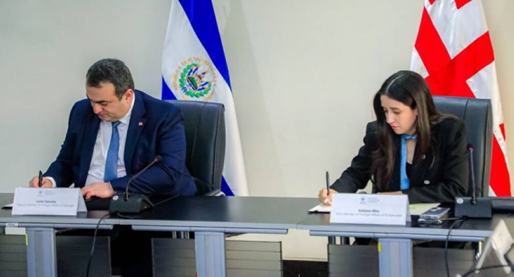 En la reunión también participó demás personal de la Cancillería salvadoreña. / Cancillería.