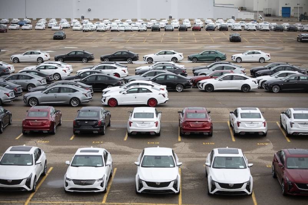 Nuevos vehículos de General Motors estacionados en la planta de ensamblaje Grand River de GM en Lansing, Michigan, el primer día de vigencia de los aranceles del 25 por ciento del presidente Donald Trump sobre los productos de Canadá y México./AFP