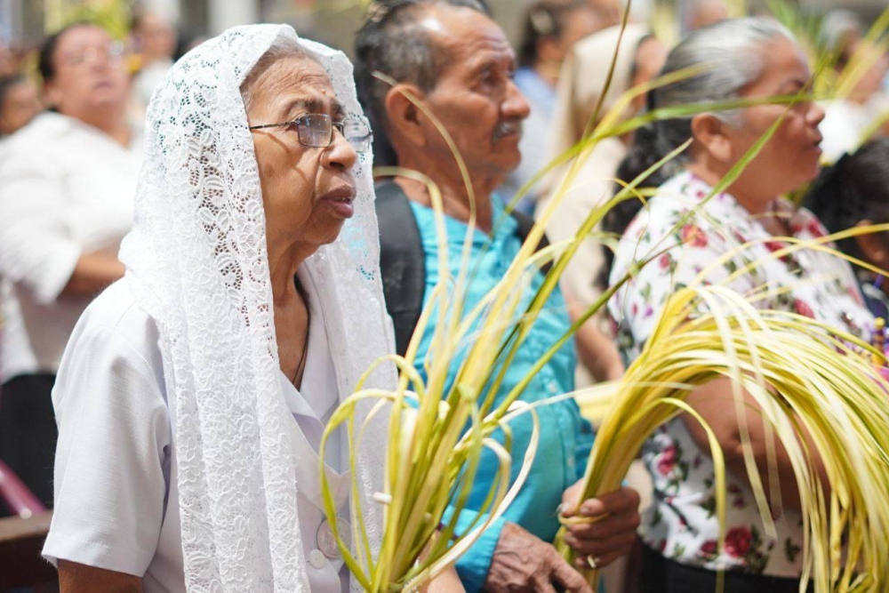 Previo a la procesión, también los fieles asistieron a misa en El Calvario. /Francisco Valle. 