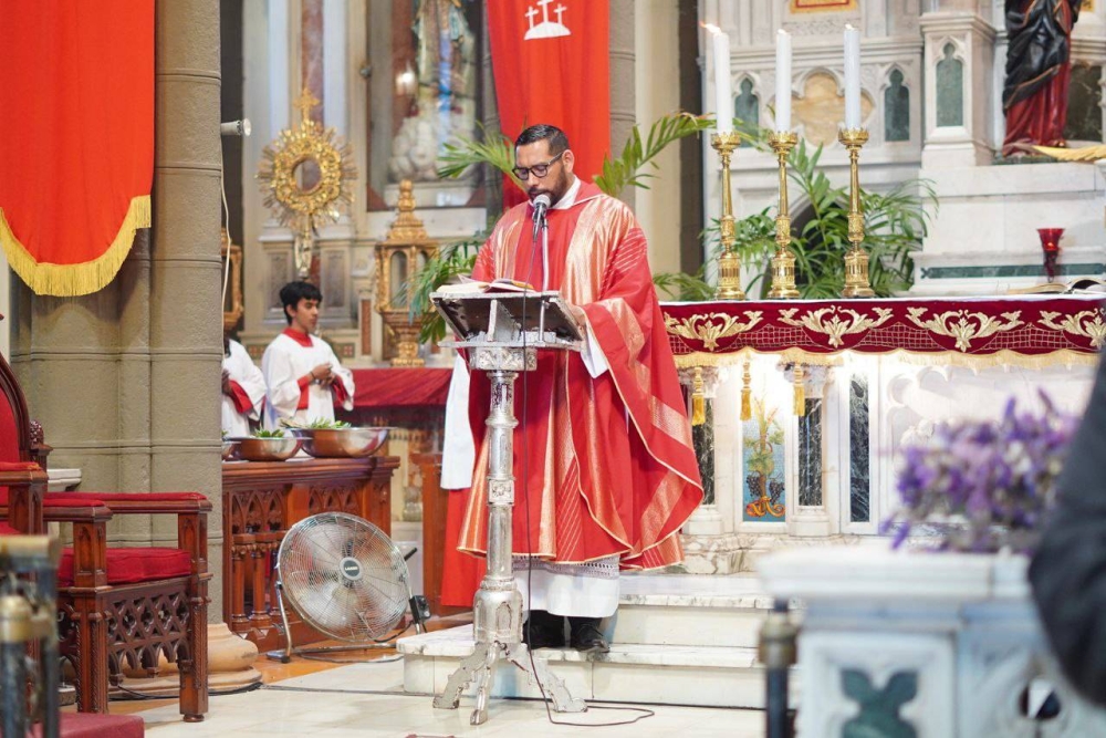 El padre Elder Romero, párroco de la iglesia El Calvario. / Francisco Valle. 