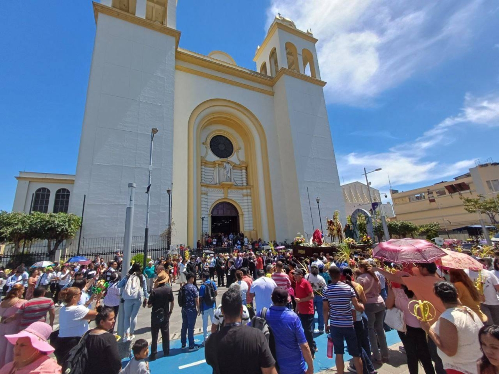 También en catedral metropolitana se realizó una procesión. /Jessica Guzmán.