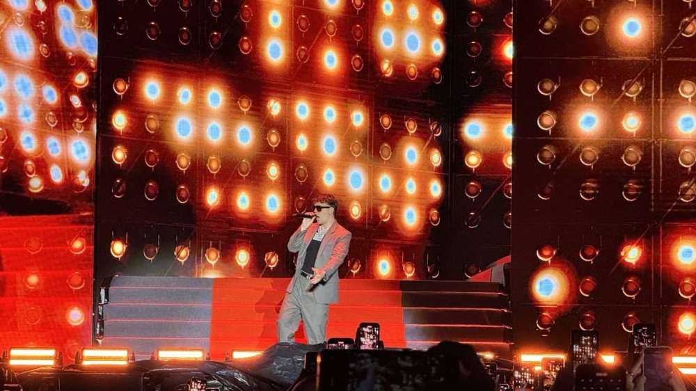 El púnlico salvadoreño, mayormente joven, cantó al unísono todos los hits de Quevedo / Foto Jennifer Henríquez.