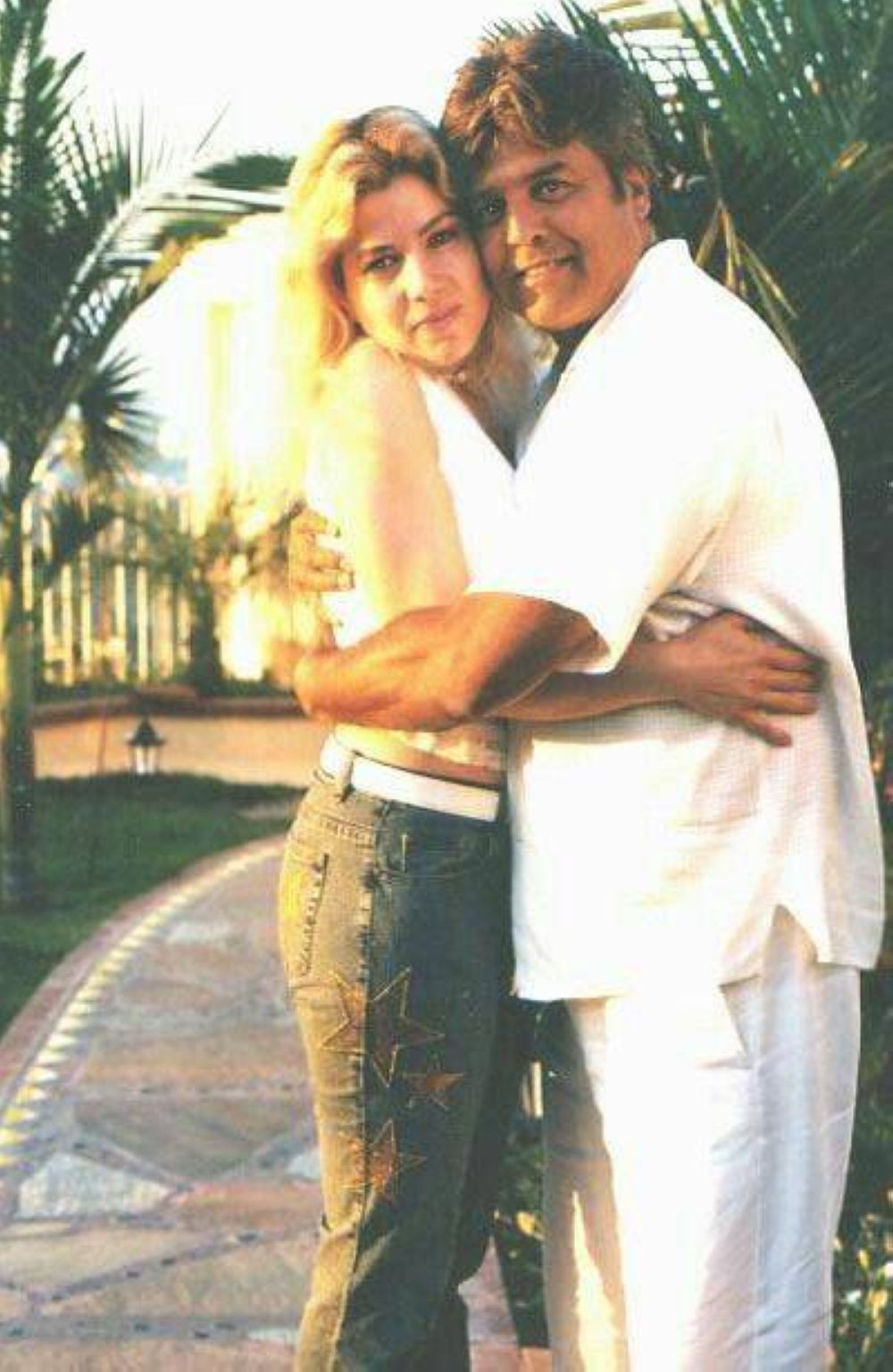 Julia Mora y Erik Estrada.