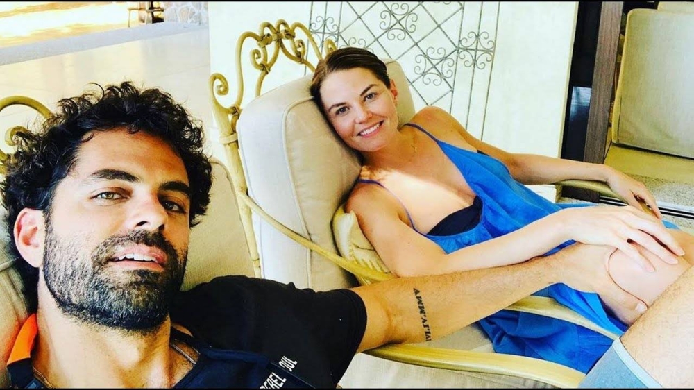 Adrián Bellani y Jennifer Morrison.