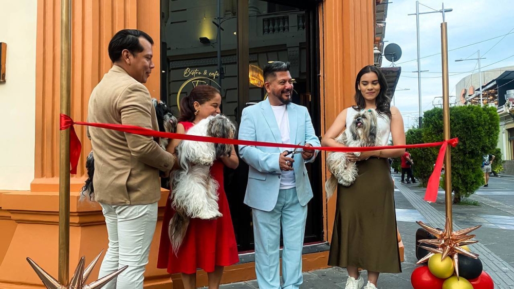 El Teatro de Lucas se encuentra a un costado del Teatro Nacional y rinde homenaje a este monumento histórico. La inauguración estuvo a cargo de sus propietarios y de la ministra de Turismo, Morena Valdez.