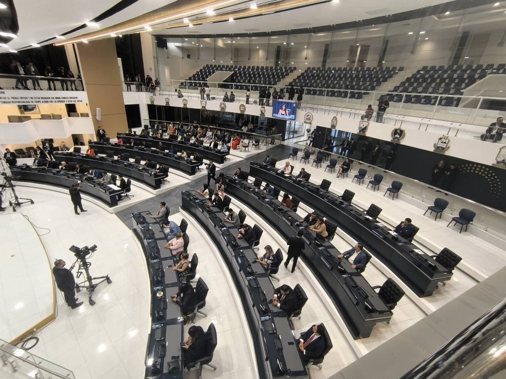 El blanco, el gris y el negro son los colores predominantes del Salón Azul remodelado. Antes, habían sido el azul y el rojo. / Alexander Montes.