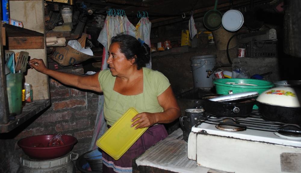 Solo 1.6 % de los hogares pobres en El Salvador se benefician con programas sociales