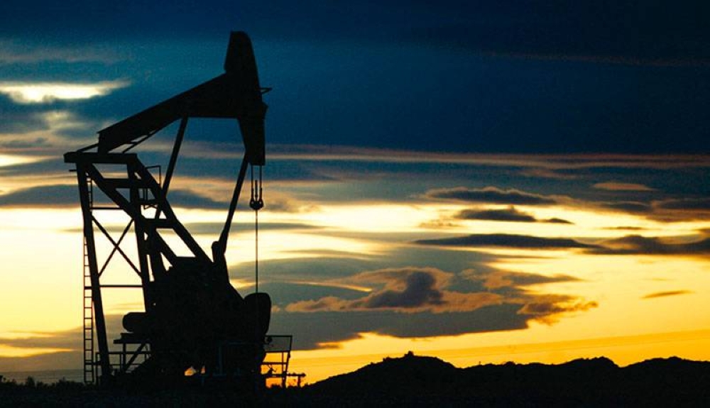 Precios del petróleo suben por la caída de reservas de EEUU