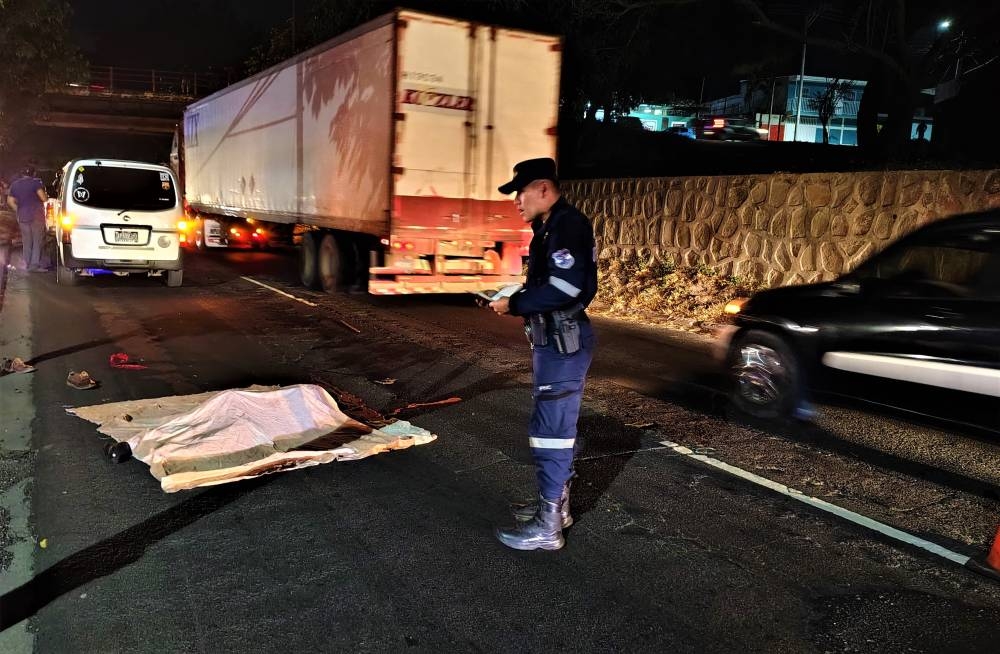 Hombre muere atropellado en carretera de Oro