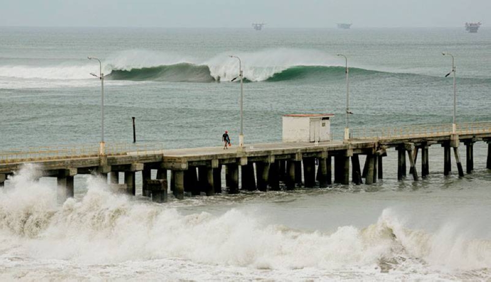 Suman más de 100 puertos cerrados en Perú por oleaje extremo