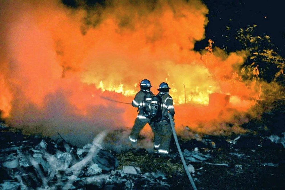 Más de 220 incendios en época navideña, incluidos en vehículos o por fuga de gas: Bomberos