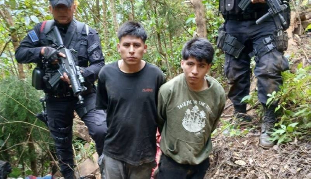 Encuentran en un escondite subterráneo a dos supuestos miembros de la MS-13 en Juayúa