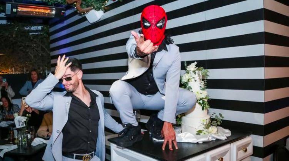 Así fue la boda al estilo Spider-Man de Jhonny Caz del Grupo Firme y su pareja