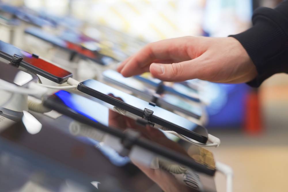 Los salvadoreños pagaron más de $353.3 millones por la importación de teléfonos en 2024