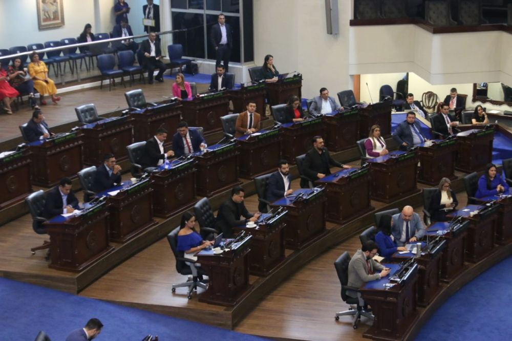 Vigente asignación $8,000 mensuales por diputado para sus planillas