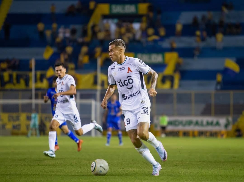 Sebastián Julio sobre su salida de Alianza: «Mi relación con Zarco Rodríguez fue casi nula»