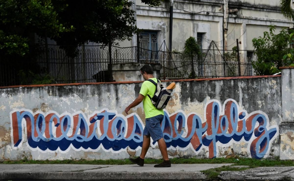 «Necesitas ser feliz», la frase que se vuelve tendencia en grafitis de La Habana