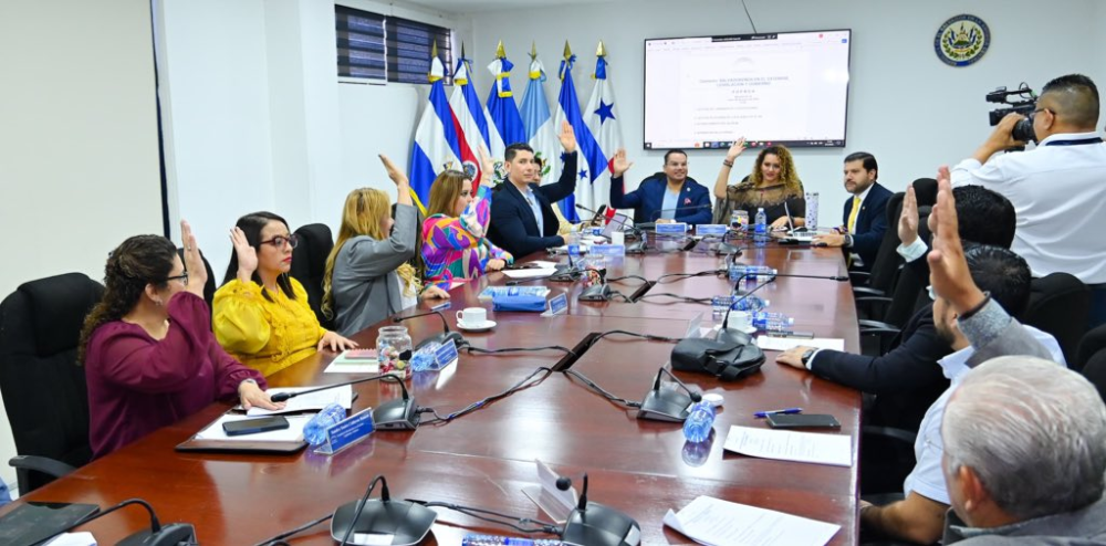 Avalan acuerdo de El Salvador y Costa Rica contra amenazas en aeronaves