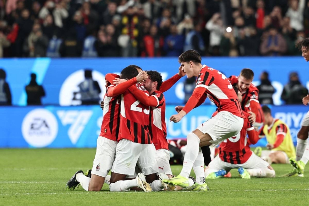 Milan vence 3- 2 a Inter y se lleva la Supercopa de Italia