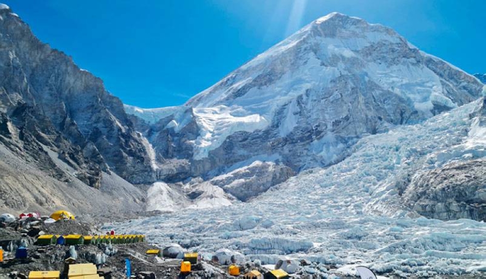 Nepal suspende los vuelos de helicóptero en la región del Everest