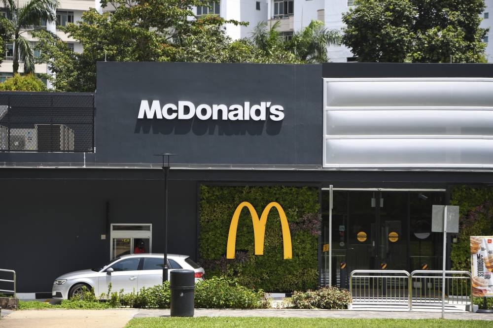 Más de 700 empleados se unen a denuncia por acoso contra McDonald's en Reino Unido