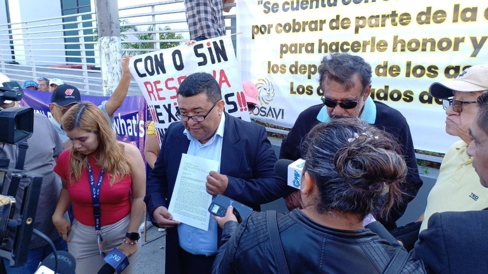 Afectados COSAVI: «Después de cuatro meses, subir de $25,000 a $30,000 nos parece una bofetada»