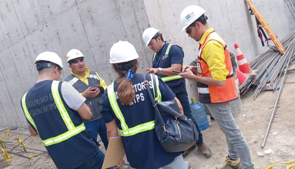 Ministerio de Trabajo llama a las empresas constructoras a revisar «cuidadosamente» trabajos aéreos y subterráneos