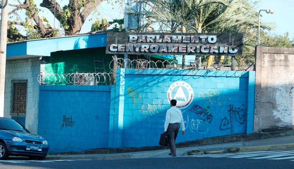Parlacen agradece a EEUU la extensión del TPS para los salvadoreños