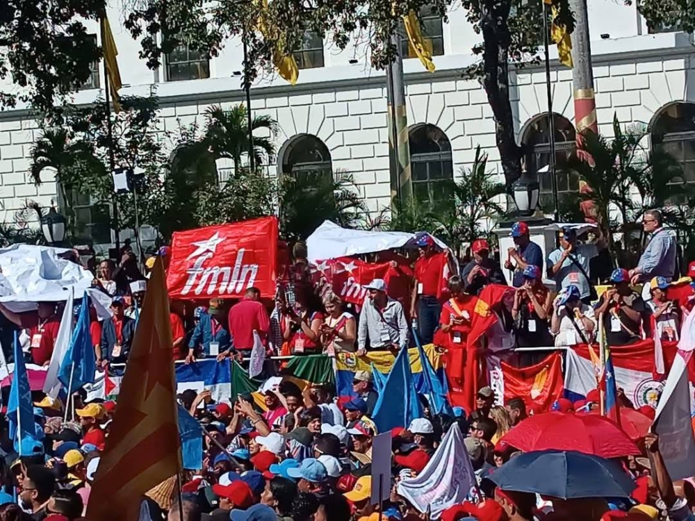 Delegación del FMLN participa en toma de posesión de Maduro