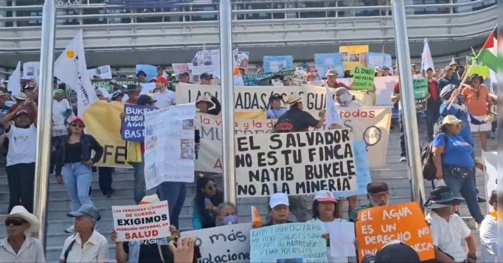Organizaciones marchan contra la minería, régimen de excepción y despidos