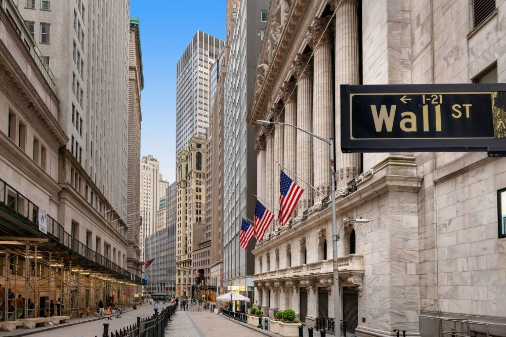 Wall Street termina dispar en espera de datos de inflación en EEUU