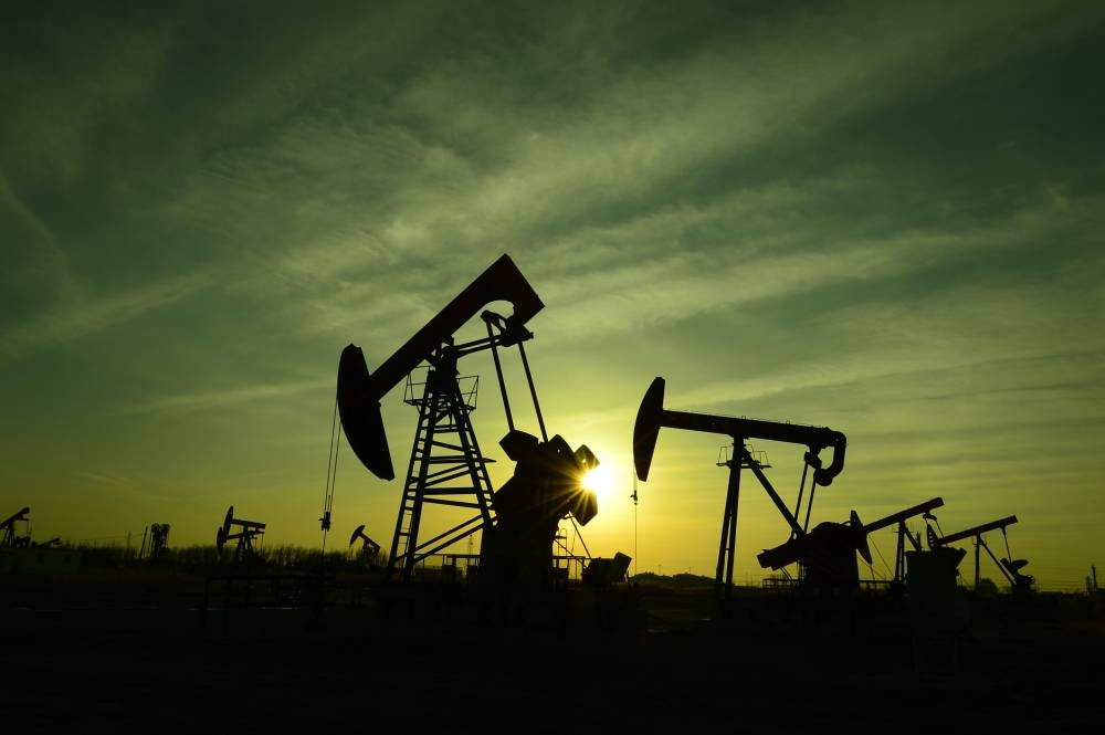 El petróleo baja tras una serie de subidas consecutivas