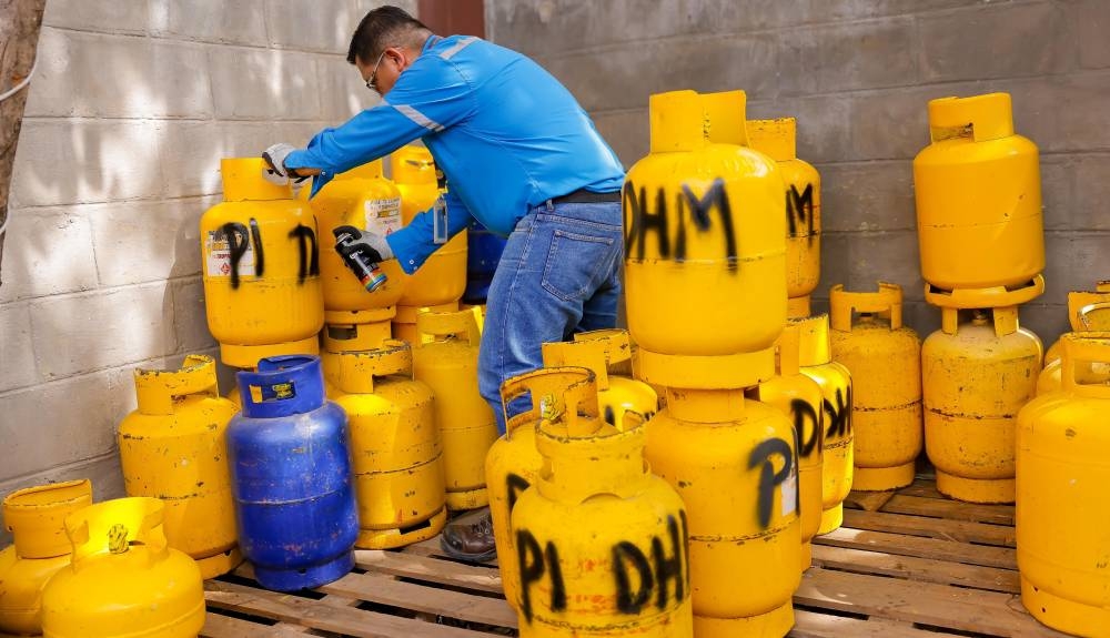 Autoridades sacan del mercado cilindros de gas licuado que pesaban menos de lo reglamentado