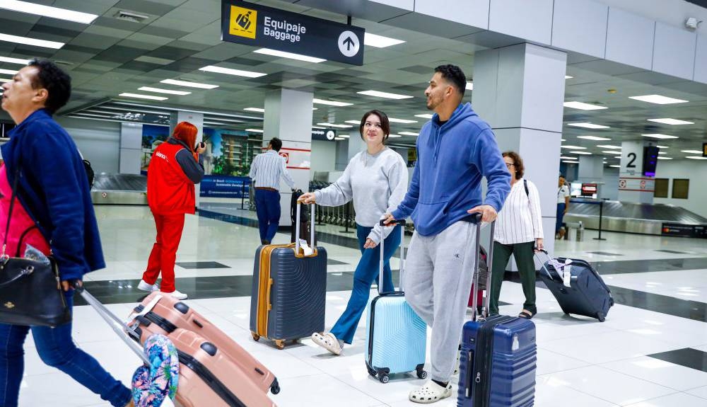 El número de pasajeros atendidos en el aeropuerto de El Salvador subió un 16 % en 2024