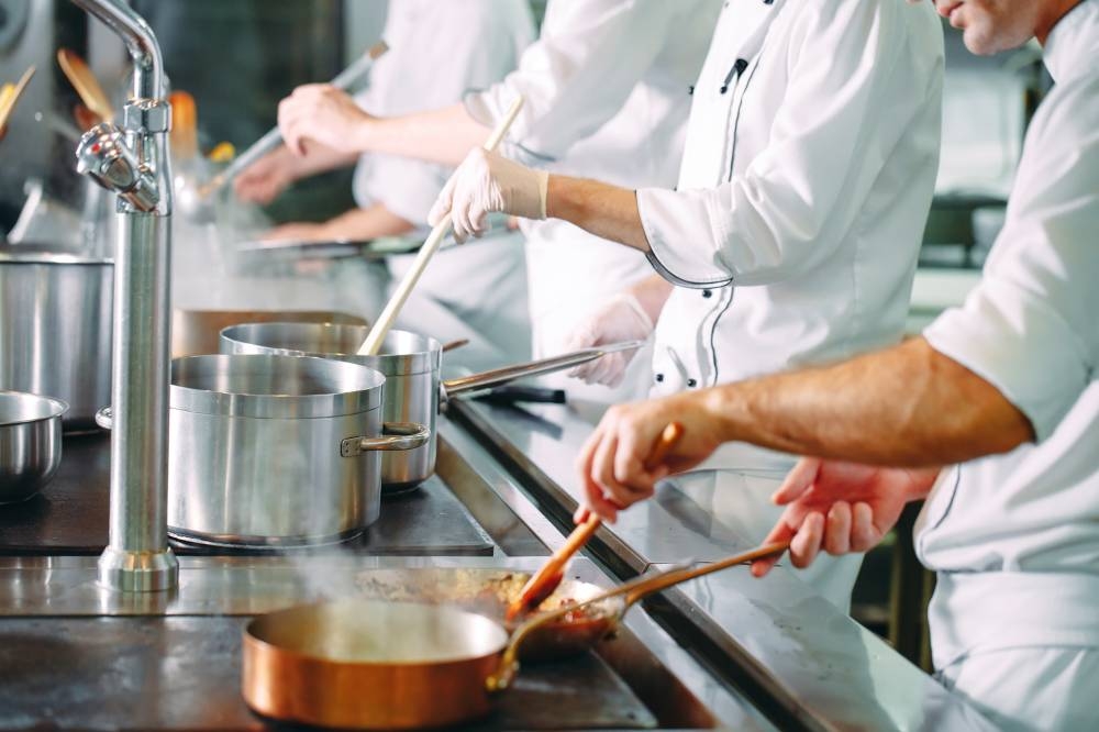 Habilitan convocatoria para cocineros interesados en aplicar a visas de trabajo temporal