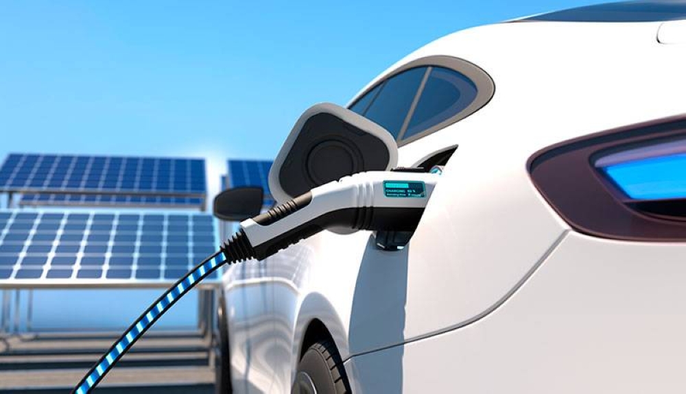 El 64 % de los salvadoreños dispuestos a utilizar productos verdes: energía solar o vehículo eléctrico