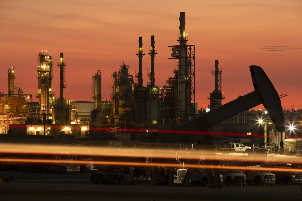 El petróleo se estabiliza tras semana agitada