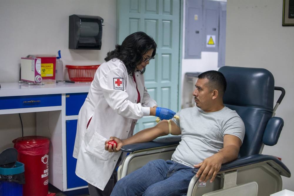 Cruz Roja urge donantes para centro de sangre por reservas «a cero»